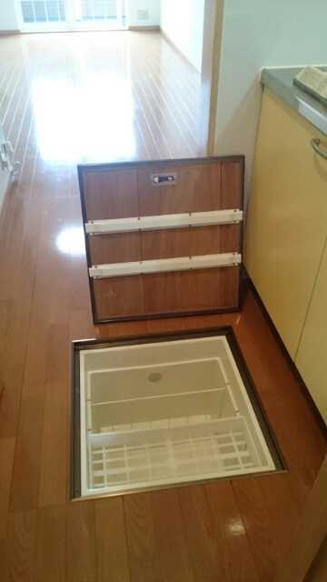 ��ʌ��k�����S�ɓޒ������R���ڂ̃A�p�[�g�̂��̑��ݔ�