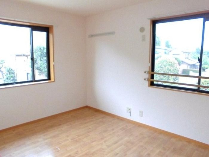 ��ʌ��������܎s�΋挴�R�S���ڂ̃e���X�n�E�X�̂��̑������E�X�y�[�X