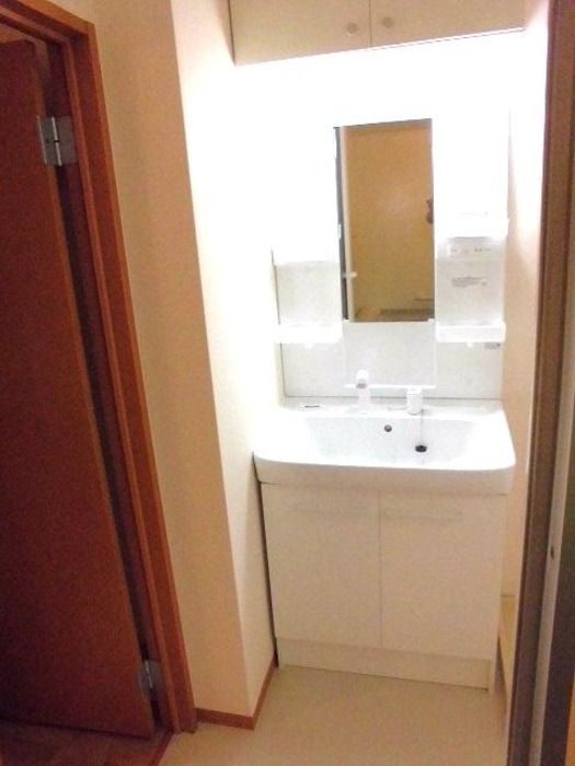 ��ʌ��������܎s�΋挴�R�S���ڂ̃e���X�n�E�X�̐��ʏ�