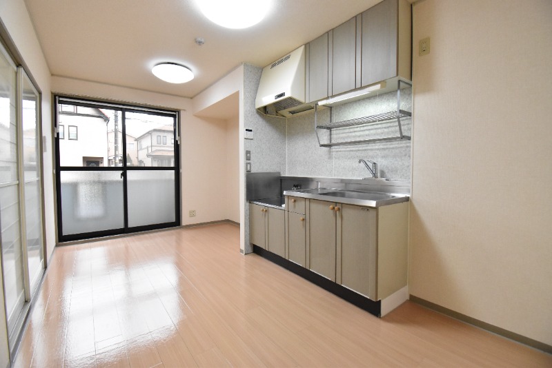 ��ʌ�����s������U���ڂ̃A�p�[�g�̋��ԁE���r���O