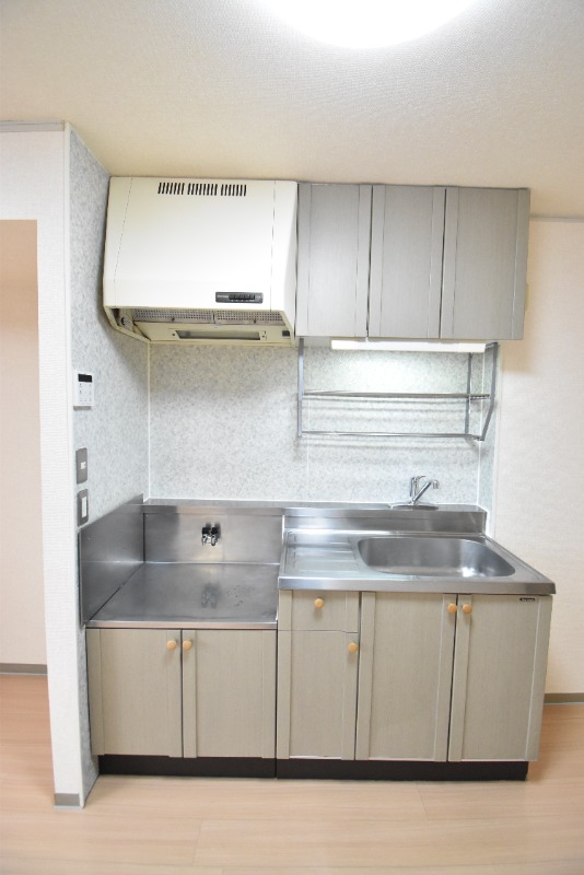 ��ʌ�����s������U���ڂ̃A�p�[�g�̃L�b�`��