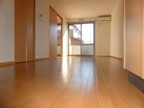 ��ʌ��z�J�s�����{���̃A�p�[�g�̋��ԁE���r���O