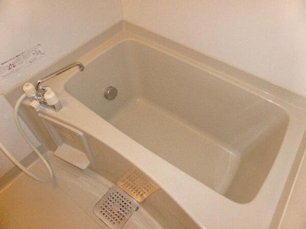 ��ʌ��z�J�s�����{���̃A�p�[�g�̃o�X