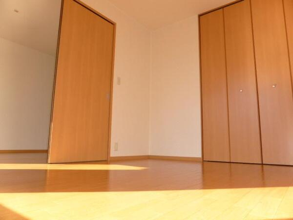 ��ʌ��z�J�s�����{���̃A�p�[�g�̐Q��