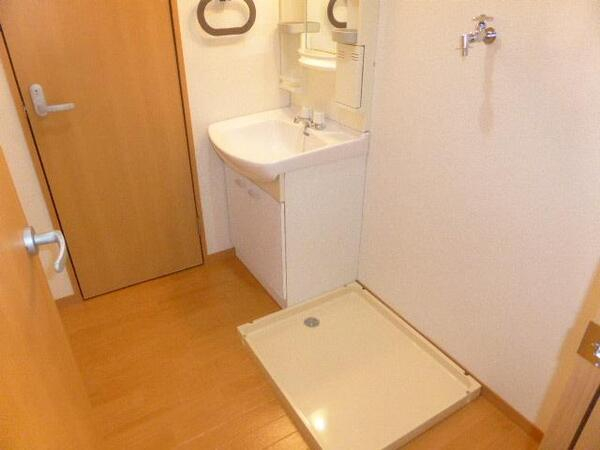 ��ʌ��z�J�s�����{���̃A�p�[�g�̐��ʏ�