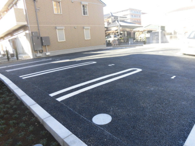 ��ʌ��z�J�s���]���Q���ڂ̃A�p�[�g�̒��ԏ�