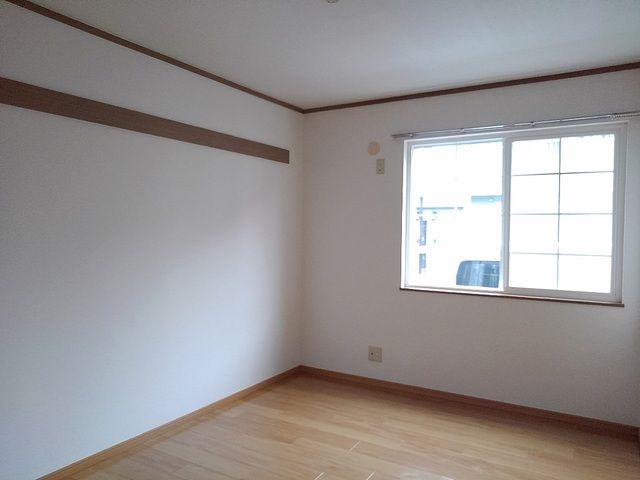 ��ʌ������s�V�P���̃A�p�[�g�̂��̑������E�X�y�[�X