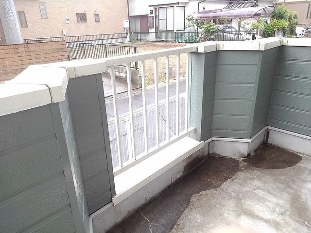 ��ʌ������s�V�P���̃A�p�[�g�̃o���R�j�[