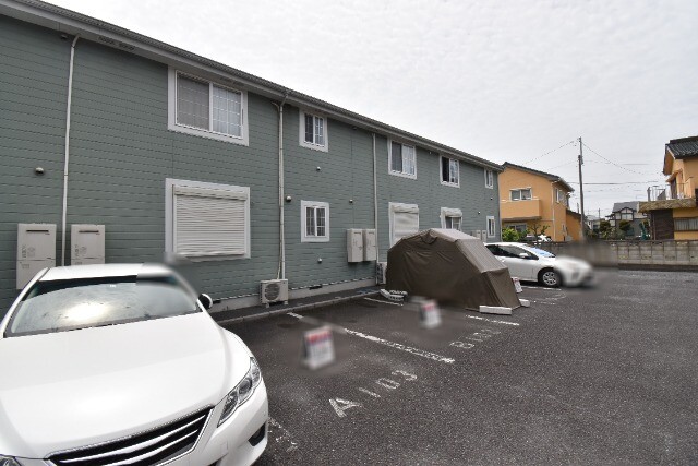 ��ʌ������s�V�P���̃A�p�[�g�̒��ԏ�