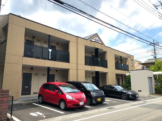 ��ʌ�����s������S���ڂ̃}���V�����̒��ԏ�