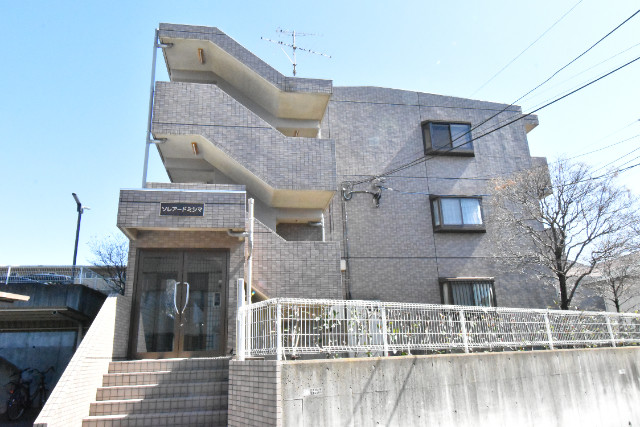 ��ʌ��������܎s��{��O���P���ڂ̃}���V�����̌����O��