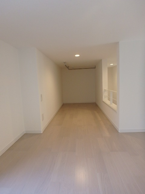 ��ʌ��������܎s��������Q���ڂ̃A�p�[�g�̂��̑������E�X�y�[�X