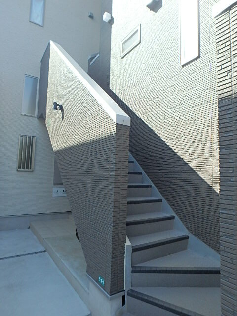 ��ʌ��������܎s��������Q���ڂ̃A�p�[�g�̃G���g�����X