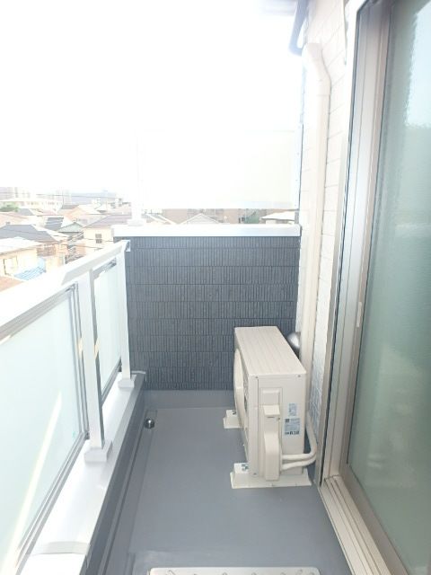 ��ʌ��������܎s�Y�a��j���J�Q���ڂ̃A�p�[�g�̃o���R�j�[