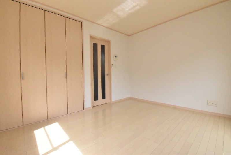 ��ʌ��z�J�s�ԎR���P���ڂ̃A�p�[�g�̋��ԁE���r���O