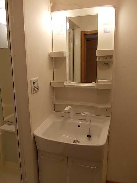 ��ʌ��������܎s�k��{�����̃A�p�[�g�̐��ʏ�