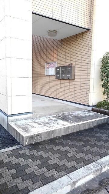 ��ʌ��������܎s�k��{�����̃A�p�[�g�̃G���g�����X