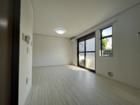 ��ʌ��������܎s��΋撇���Q���ڂ̃A�p�[�g�̋��ԁE���r���O