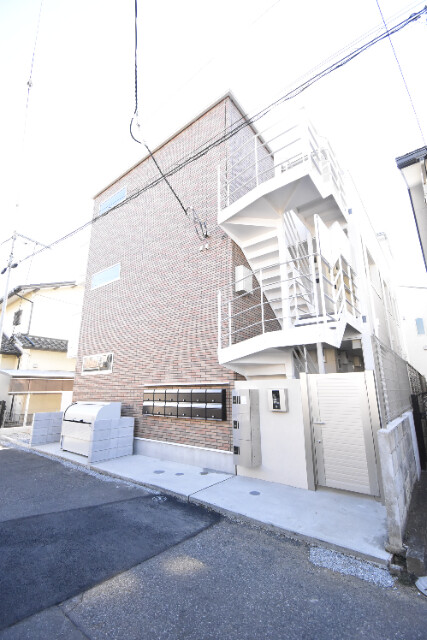 ��ʌ��������܎s�������a�c���Q���ڂ̃A�p�[�g�̌����O��