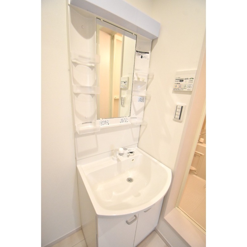 ��ʌ��������܎s�������a�c���Q���ڂ̃A�p�[�g�̐��ʏ�