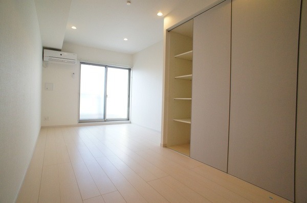 ��ʌ��z�J�s���]���P���ڂ̃A�p�[�g�̂��̑������E�X�y�[�X