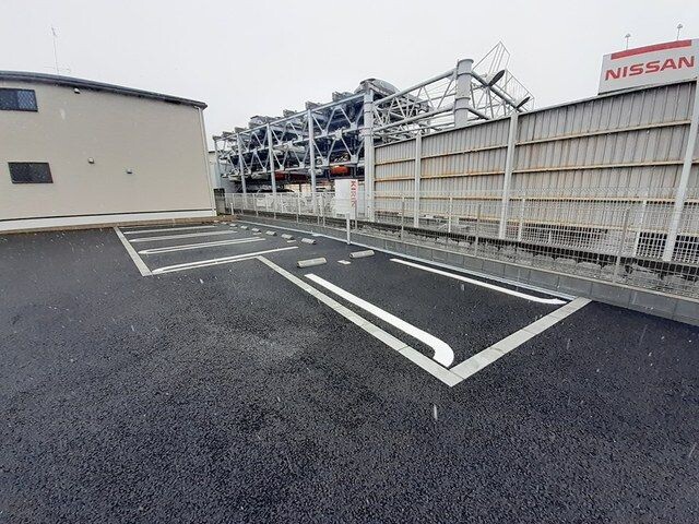 ��ʌ��z�J�s�����R���ڂ̃A�p�[�g�̒��ԏ�