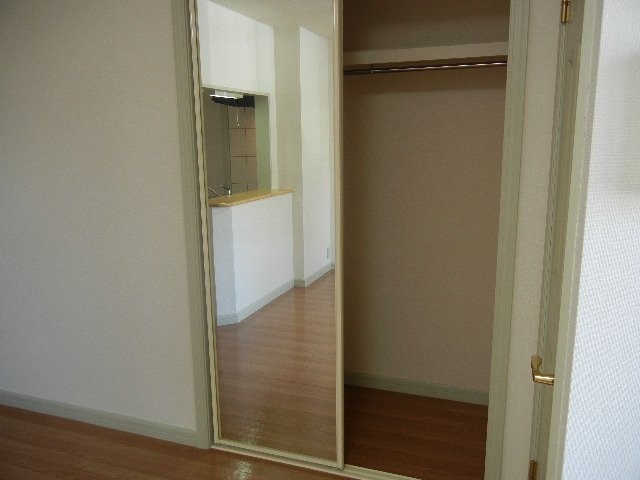 ��ʌ��������܎s�΋�厚�O���̃A�p�[�g�̎��[