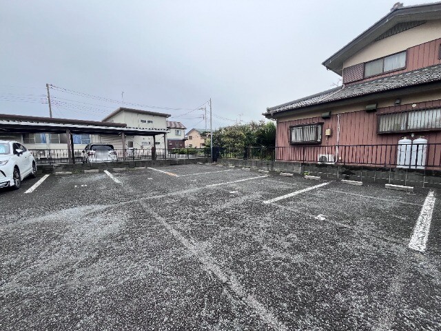 ��ʌ�����s�厚���s�̃A�p�[�g�̒��ԏ�