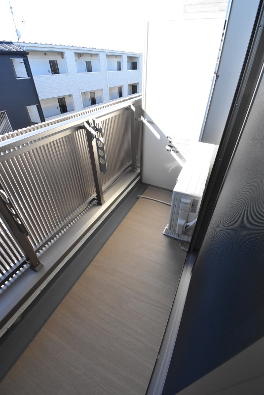 ��ʌ��t�����s��}�̃A�p�[�g�̃o���R�j�[