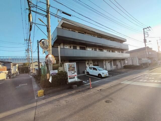 ��ʌ������s�V�P���̃}���V�����̒��ԏ�