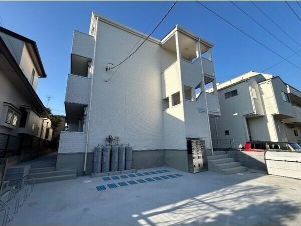 ��ʌ��������܎s�����擌��{�U���ڂ̃A�p�[�g�̌����O��