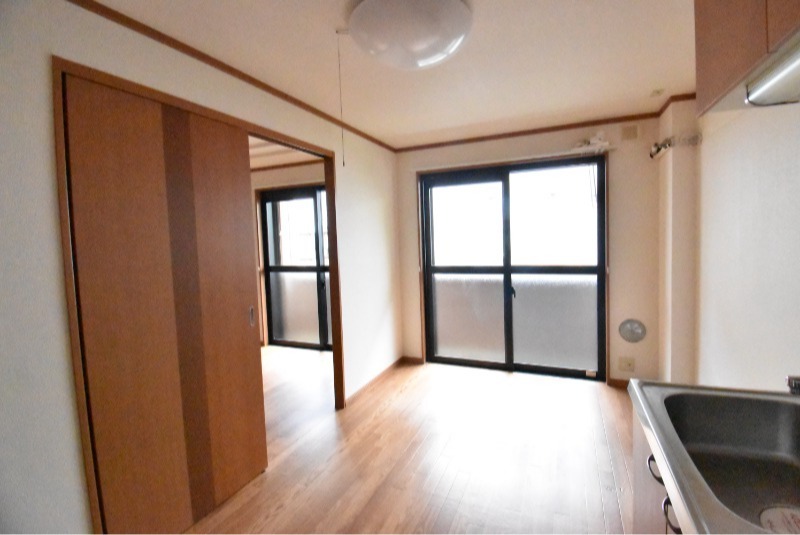 ��ʌ�����s�厚�����q��V�c�̃}���V�����̋��ԁE���r���O