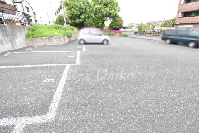 ��ʌ�����s�厚�����q��V�c�̃}���V�����̒��ԏ�