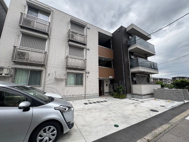 ��ʌ��z�J�s�ԎR���R���ڂ̃A�p�[�g�̌����O��