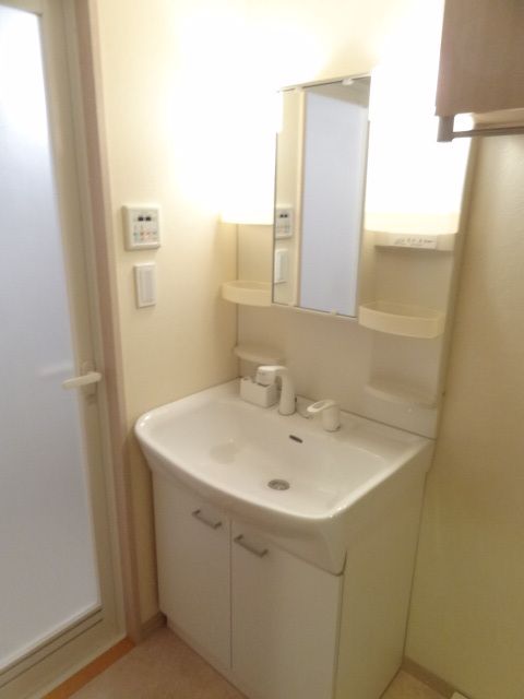 ��ʌ��������܎s�Y�a���؍�P���ڂ̃}���V�����̐��ʏ�