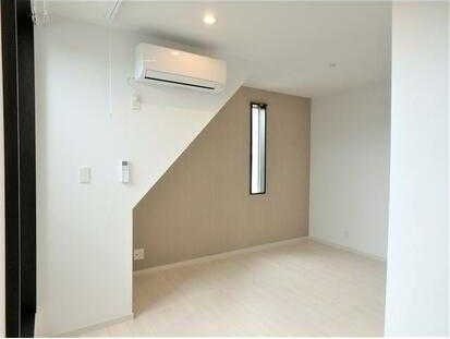 ��ʌ��������܎s�k��ޗǒ��̃A�p�[�g�̋��ԁE���r���O