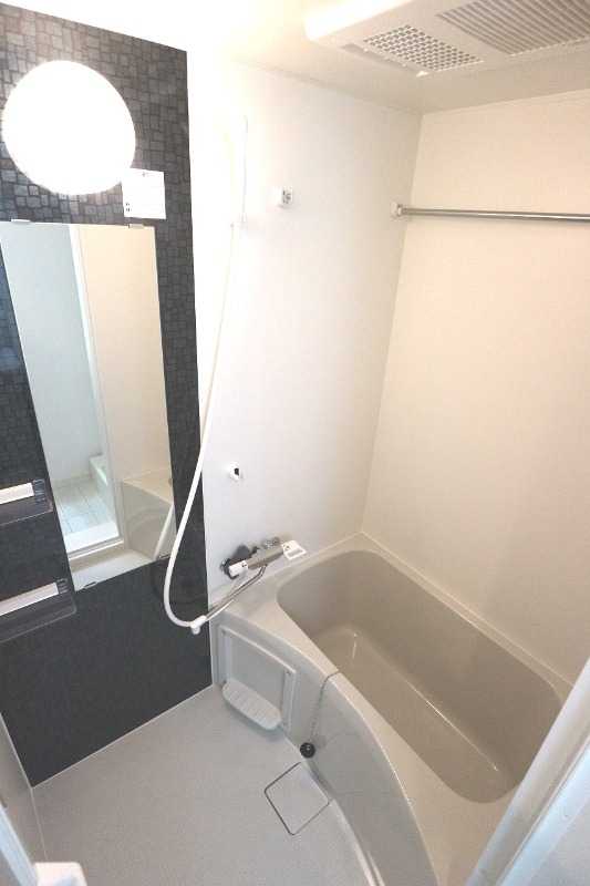 ��ʌ��������܎s�k��ޗǒ��̃A�p�[�g�̃o�X