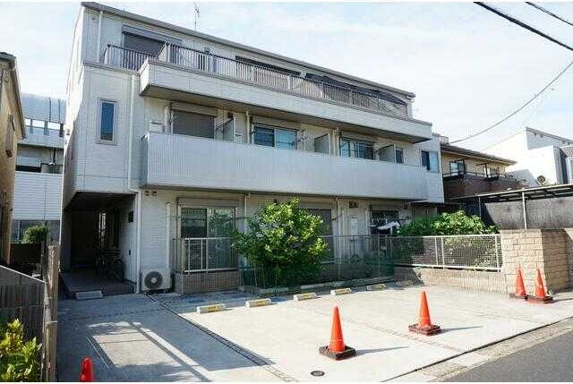 ��ʌ������s�����T���ڂ̃A�p�[�g�̌����O��