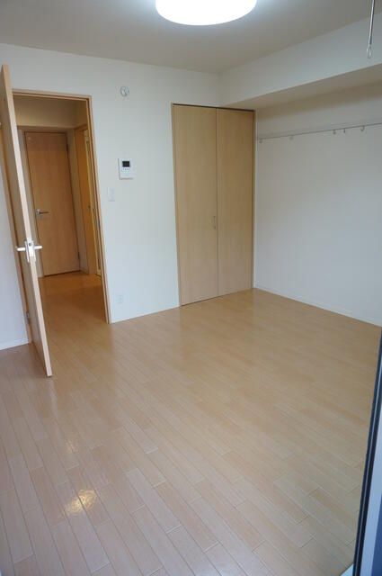 ��ʌ������s�����T���ڂ̃A�p�[�g�̋��ԁE���r���O