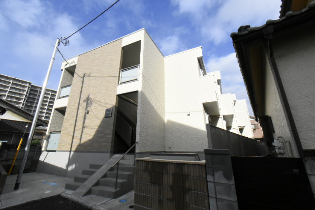 ��ʌ�����s�����Q���ڂ̃A�p�[�g�̌����O��