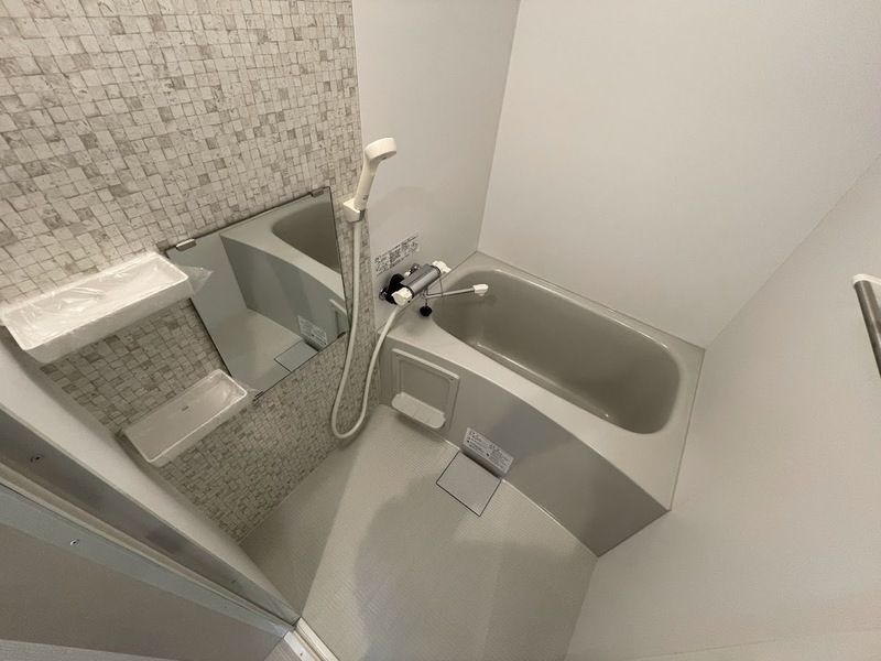 ��ʌ�����s�����Q���ڂ̃A�p�[�g�̃o�X