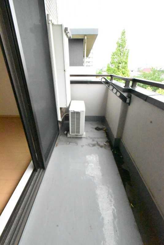 ��ʌ��������܎s�΋�����S���ڂ̃}���V�����̃o���R�j�[