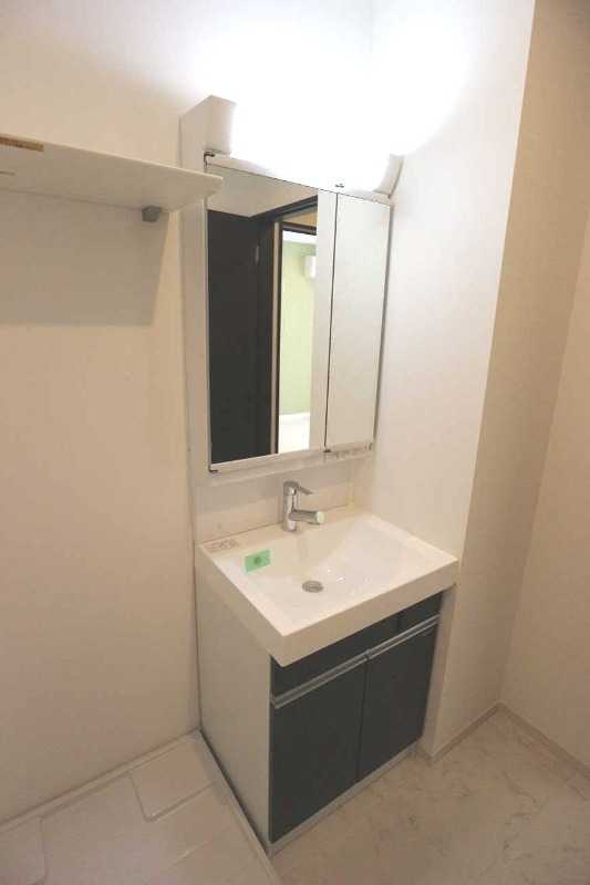 ��ʌ��������܎s�k��ޗǒ��̃A�p�[�g�̐��ʏ�