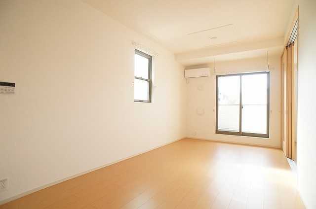 ��ʌ��������܎s��������u�P���ڂ̃A�p�[�g�̋��ԁE���r���O