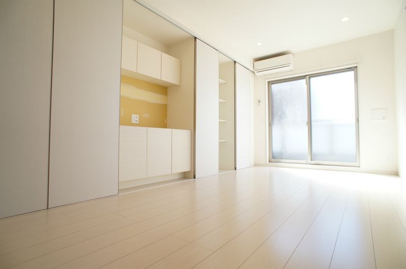 ��ʌ��z�J�s���C�N�^�E���U���ڂ̃A�p�[�g�̋��ԁE���r���O