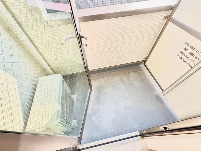 ��ʌ��������܎s����{�O���̃A�p�[�g�̃o���R�j�[