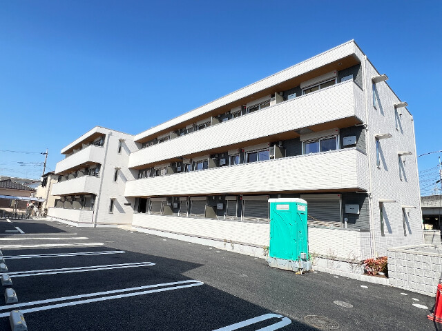 ��ʌ��z�J�s�����c���̃A�p�[�g�̌����O��