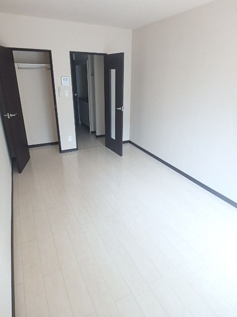 ��ʌ��������܎s��{��y�蒬�P���ڂ̃}���V�����̋��ԁE���r���O