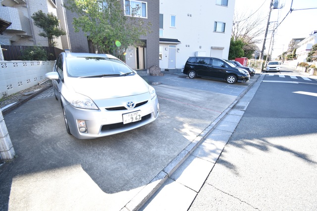 ��ʌ��������܎s�k��A�|���P���ڂ̃A�p�[�g�̒��ԏ�