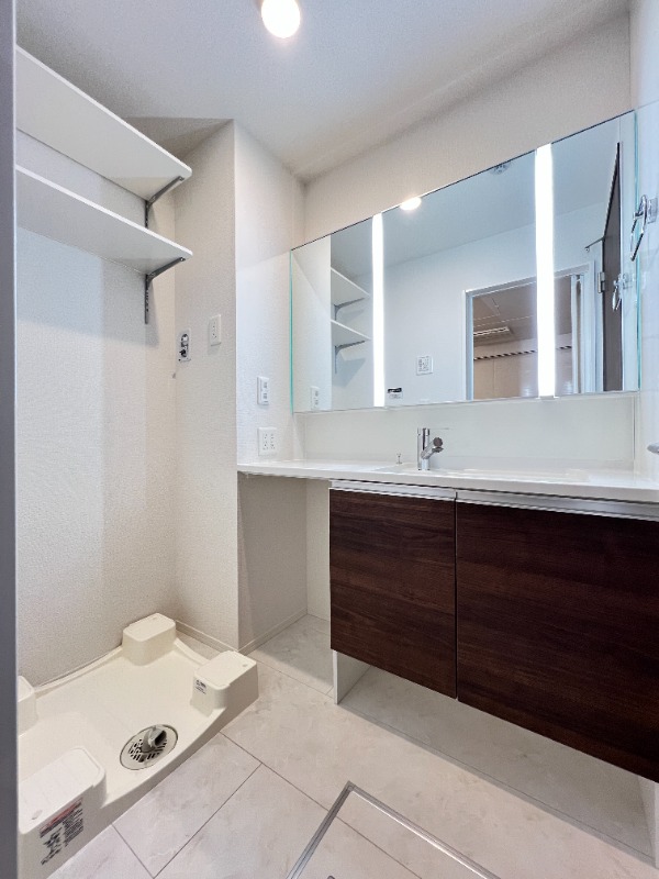 ��ʌ��z�J�s�����c���̃A�p�[�g�̐��ʏ�